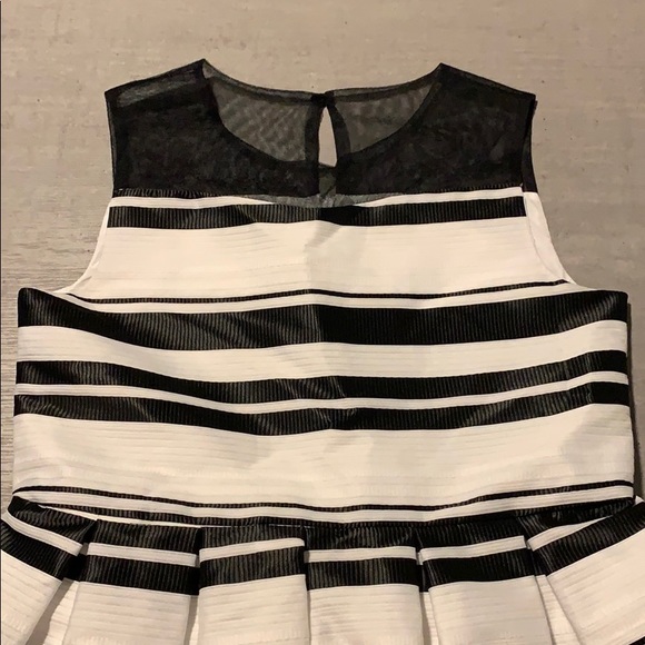 Pippa and Julie dress - Picture 2 of 3